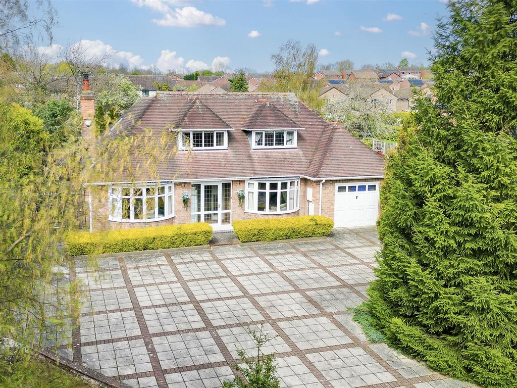 4 bed detached house for sale in Derby Road, Beeston, Nottinghamshire