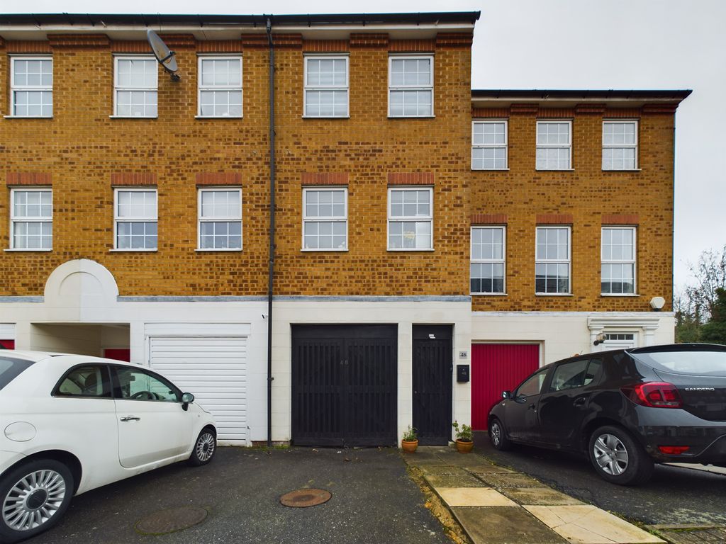 1 bed terraced house for sale in Oakleigh Close, Swanley BR8, £275,000