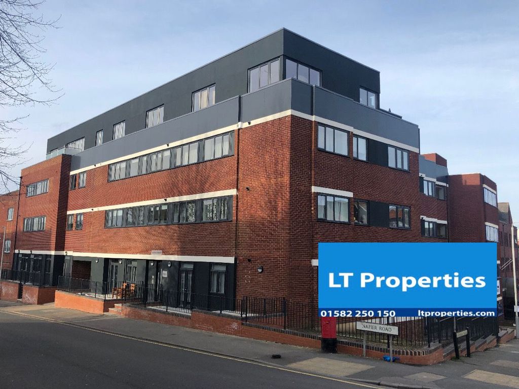 1 bed flat to rent in Flat, Napier House, Napier Road, Luton LU1, £