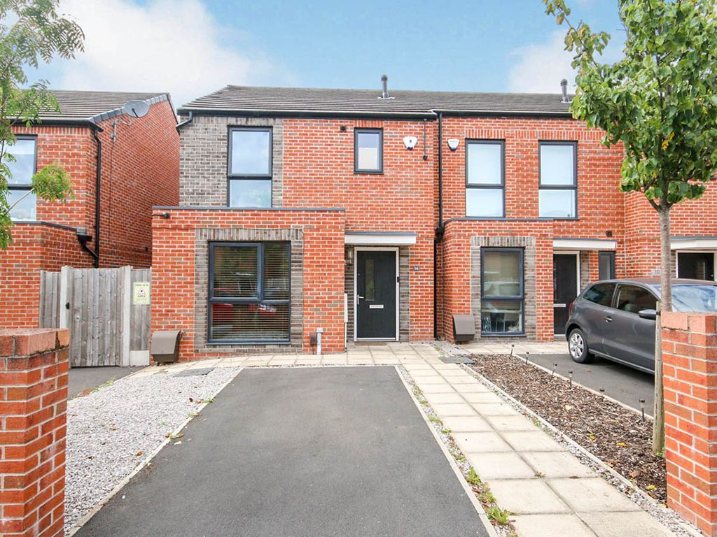 3 bed semidetached house to rent in Garforth Avenue, Manchester, Greater Manchester M4 Zoopla