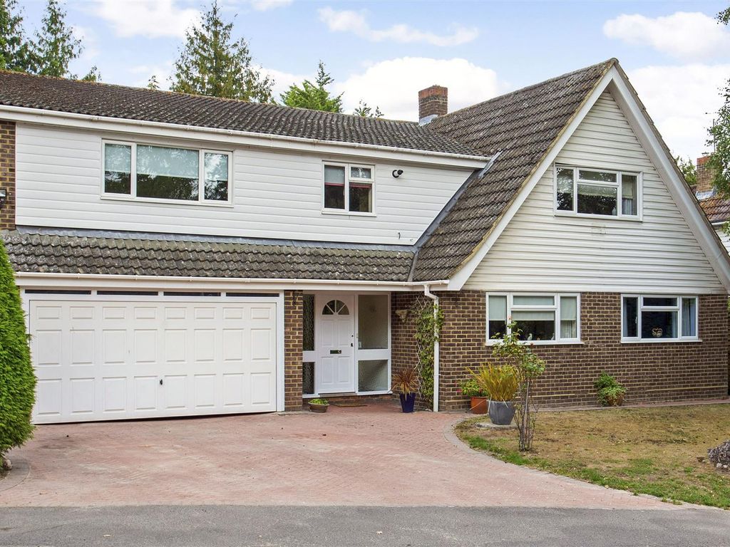 6 bed detached house for sale in Wilton Crescent, Windsor SL4, £