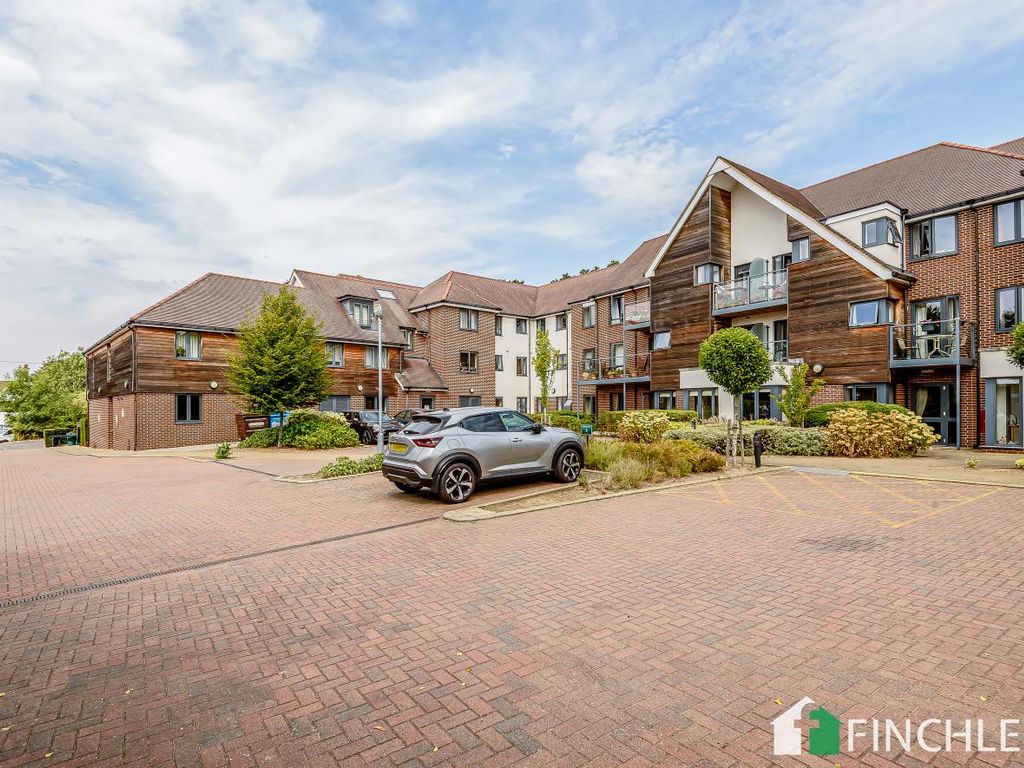 1 bed flat for sale in Manderville Court, Darkes Lane, Potters Bar EN6