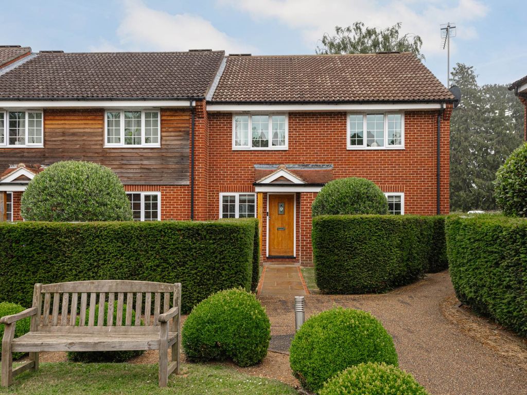 4 bed terraced house to rent in Cuddington Glade, Epsom KT19, £3,000