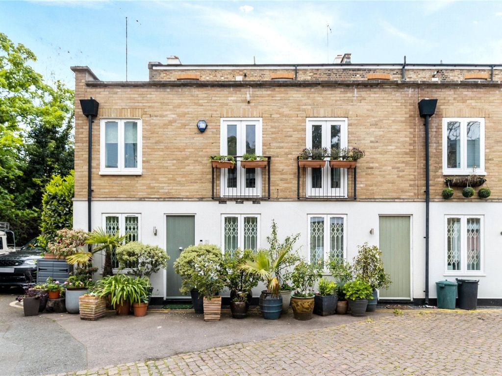 3 bed mews house to rent in Royal Crescent Mews, London W11 Zoopla
