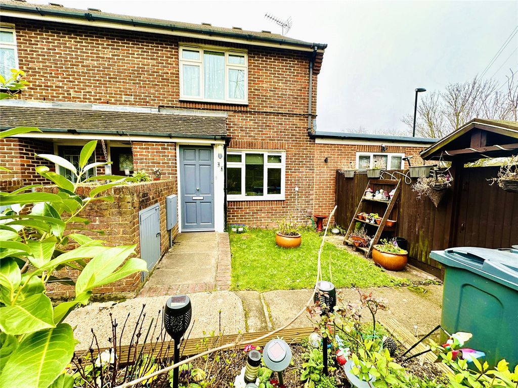 3 bed flat for sale in Edgecoombe, South Croydon, Selsdon CR2, £430,000