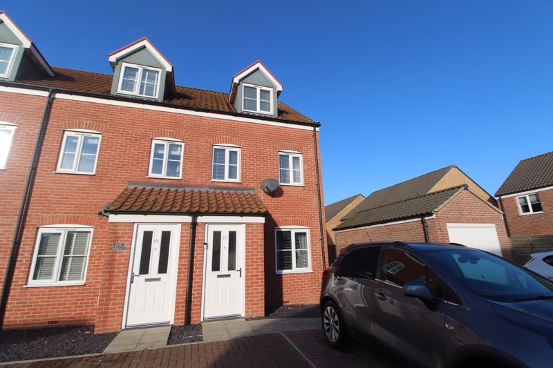 3 bed end terrace house for sale in Howard's Way, Bradwell, Great
