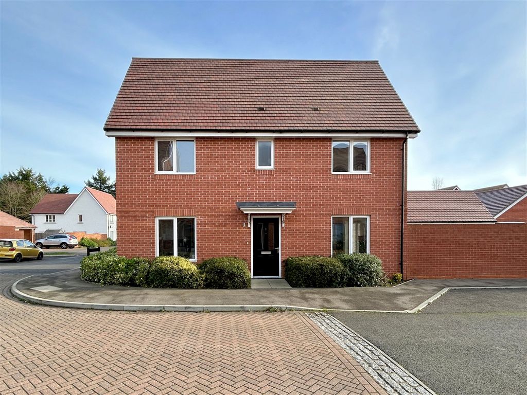 3 bed detached house for sale in Wales Crescent, Canterbury CT1, £