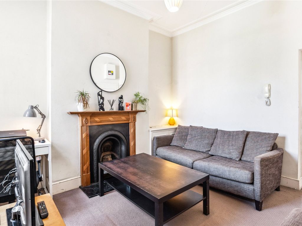 2 bed flat to rent in Battersea Rise, London SW11 Zoopla