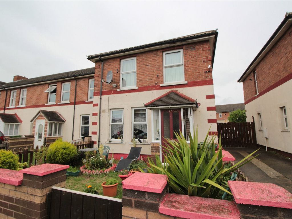 3 bed end terrace house for sale in Meadowdale Close, Middlesbrough