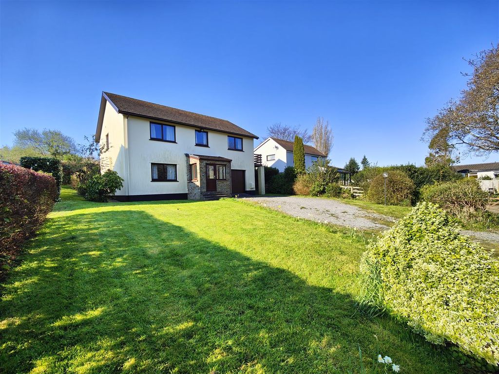 4 bed detached house for sale in Willow Hill, Long Street, Newport SA42