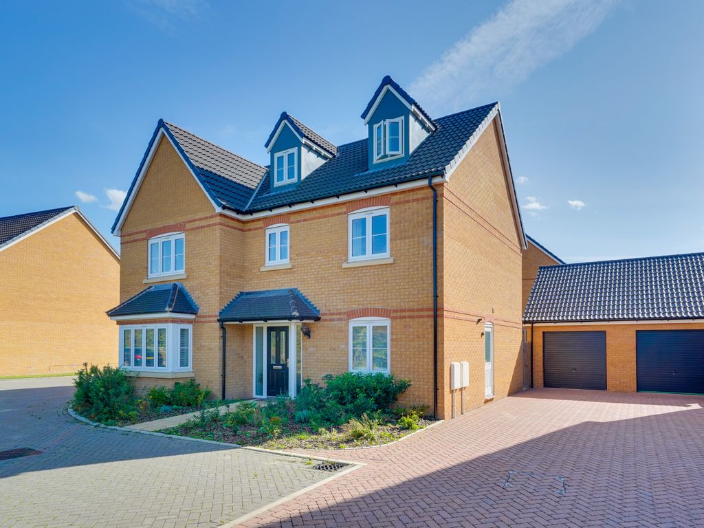 5 bed detached house for sale in Hammond Close, Royston SG8, £750,000