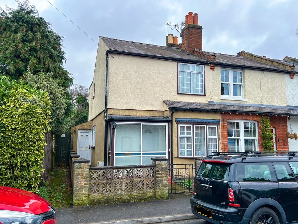 2 bed end terrace house for sale in School Road, East Molesey KT8, £