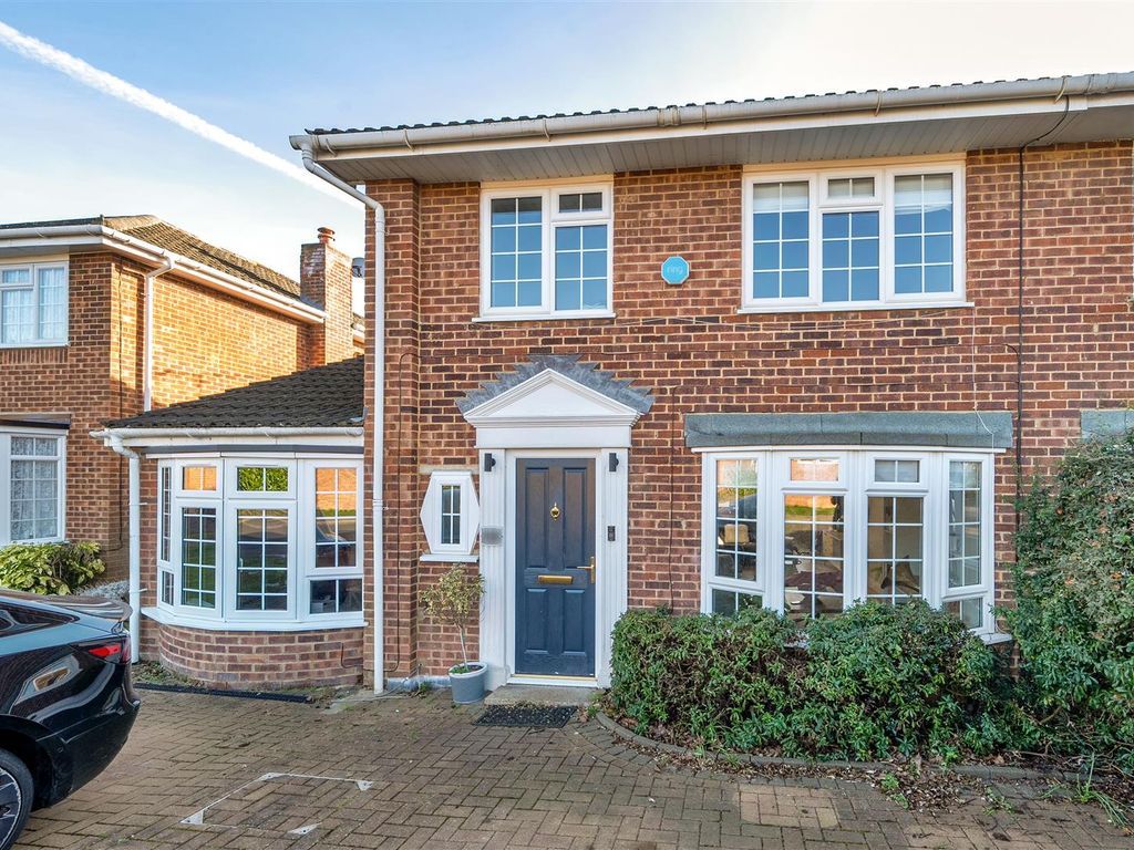 4 bed semidetached house to rent in Cranbrook Drive, Maidenhead SL6, £