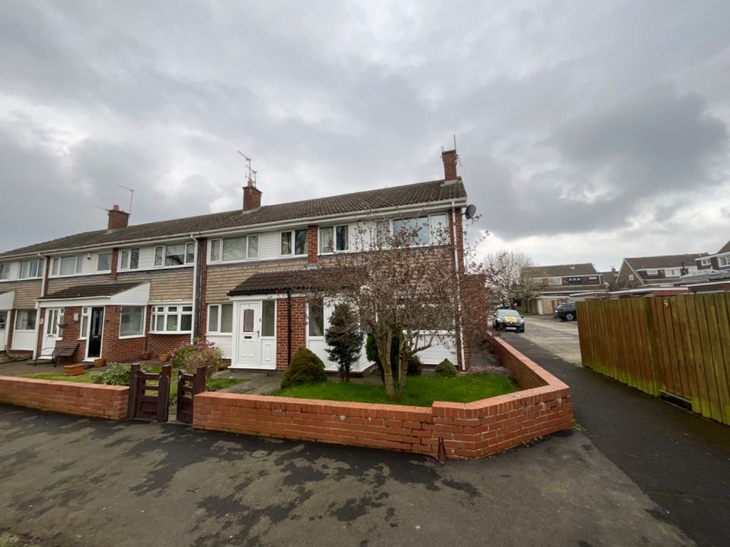 3 bed semidetached house for sale in The Glade, Jarrow, Tyne And Wear