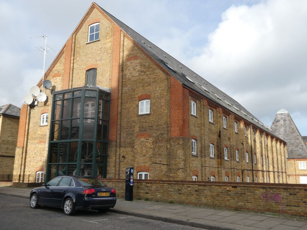 1 bed flat to rent in The Maltings, Clifton Road, Gravesend, Kent DA11