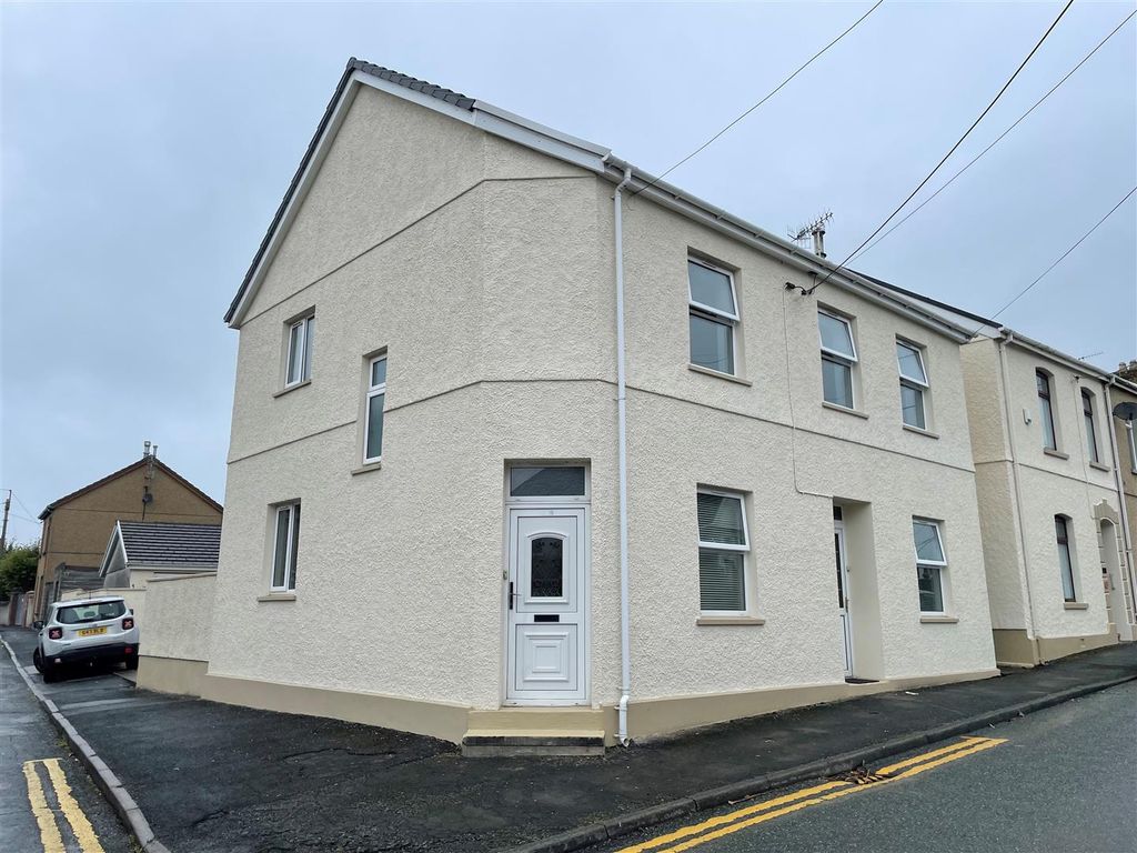 4 bed detached house for sale in Stepney Road, Burry Port, Llanelli