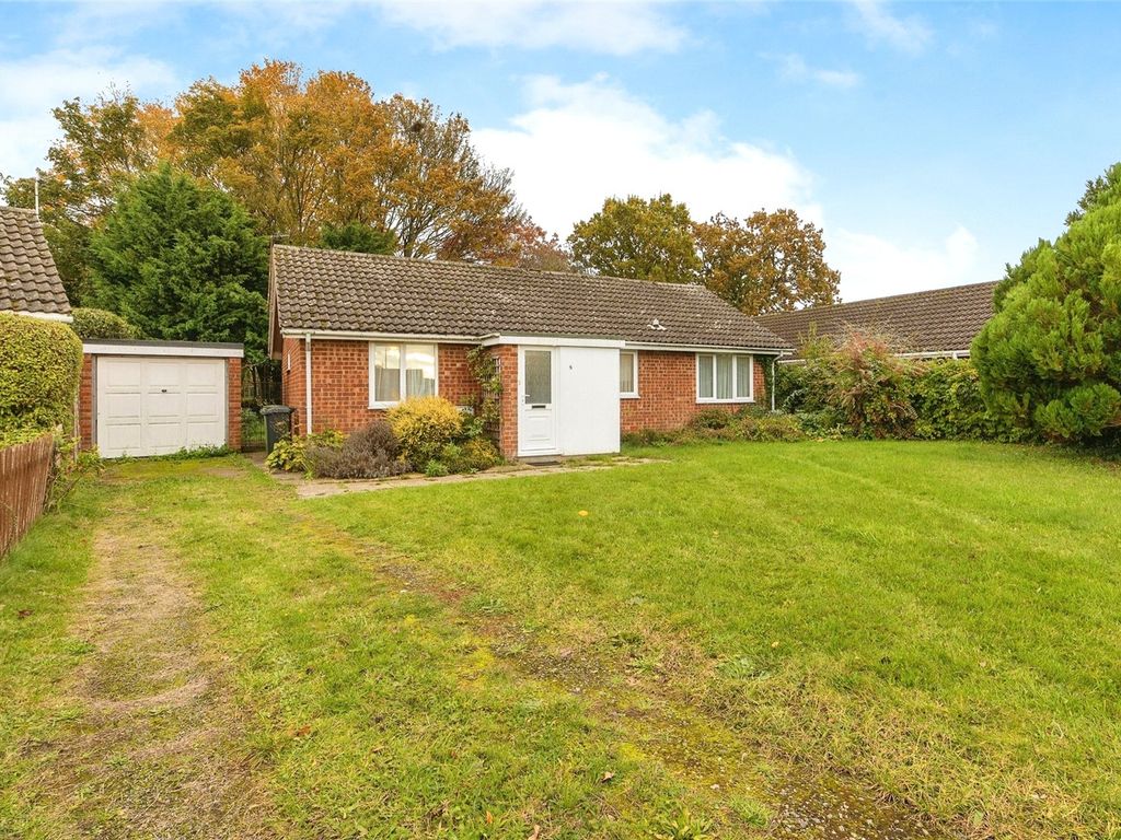 2 bed bungalow for sale in Firs Road, Hethersett, Norwich NR9, £280,000
