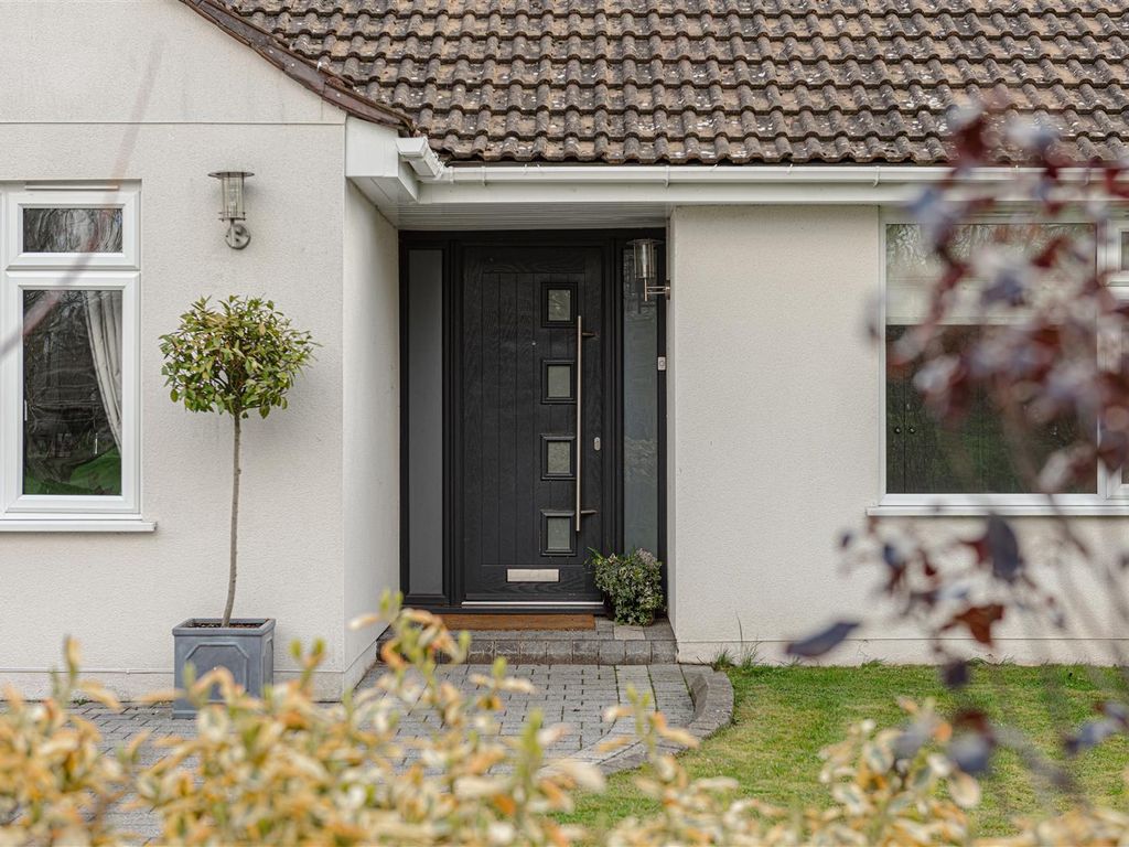 3 bed detached house for sale in Maple Road, Redhill RH1 Zoopla