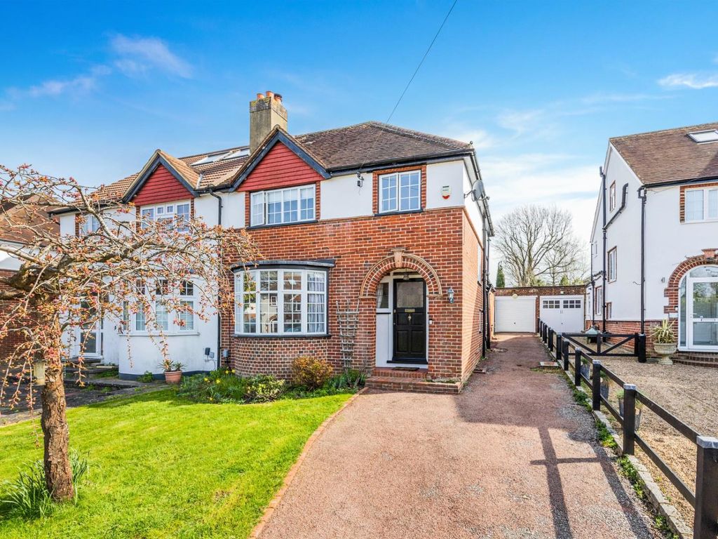 3 bed semidetached house for sale in Roundwood View, Banstead SM7, £