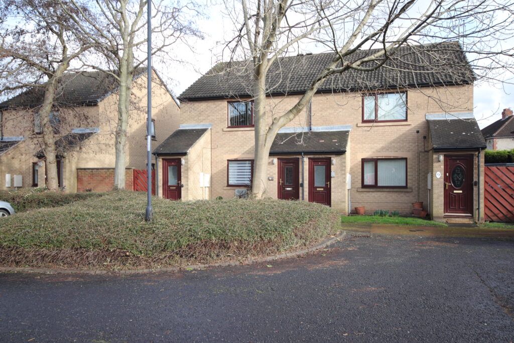 2 bed flat for sale in Bowes Court, Gosforth, Newcastle Upon Tyne NE3, £45,500 Zoopla