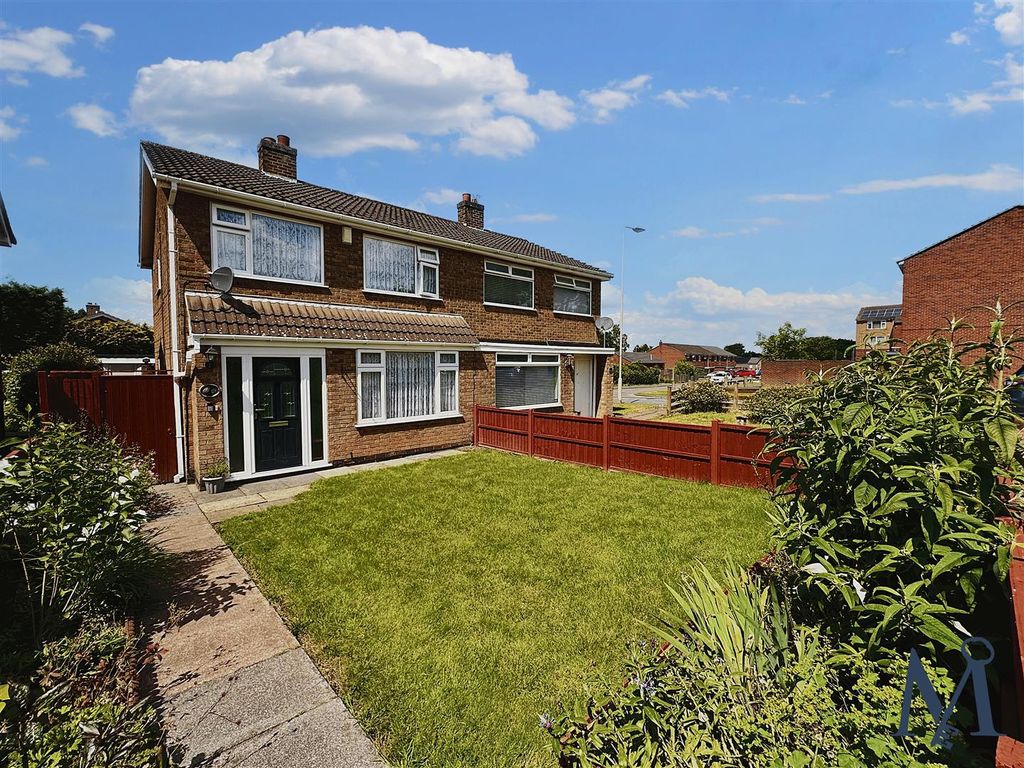 3 bed semidetached house for sale in Durris Close, Coalville LE67, £