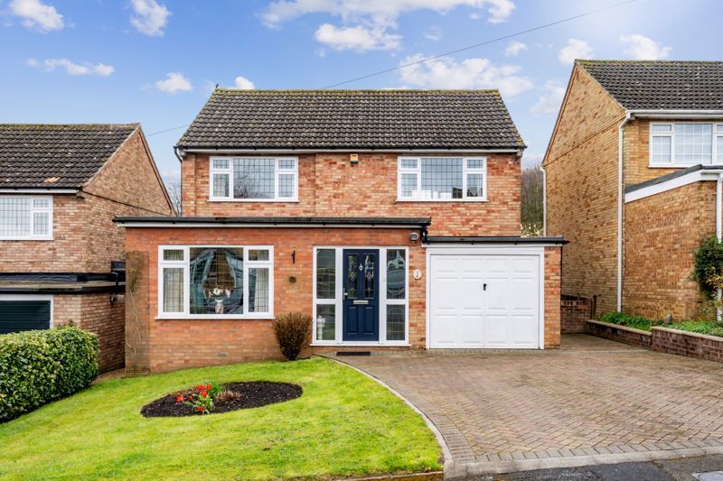 4 bed detached house for sale in Kingsley Crescent, High HP11