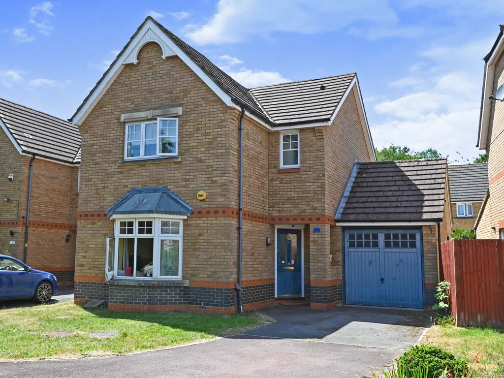 3 bed detached house for sale in Russell Close, Bracknell RG12 Zoopla