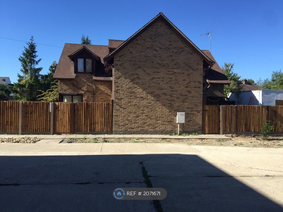 3 bed detached house to rent in Cherry Hinton Road, Cambridge CB1, £