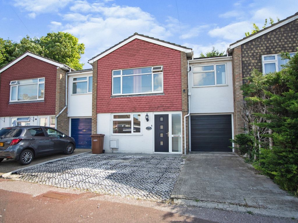 3 bed terraced house for sale in Upper Luton Road, Chatham ME5 Zoopla