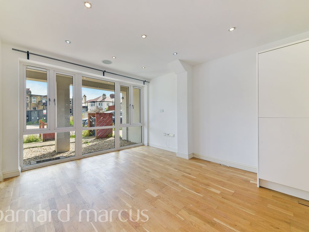 2 bed to rent in Haling Down Passage, Sanderstead, South