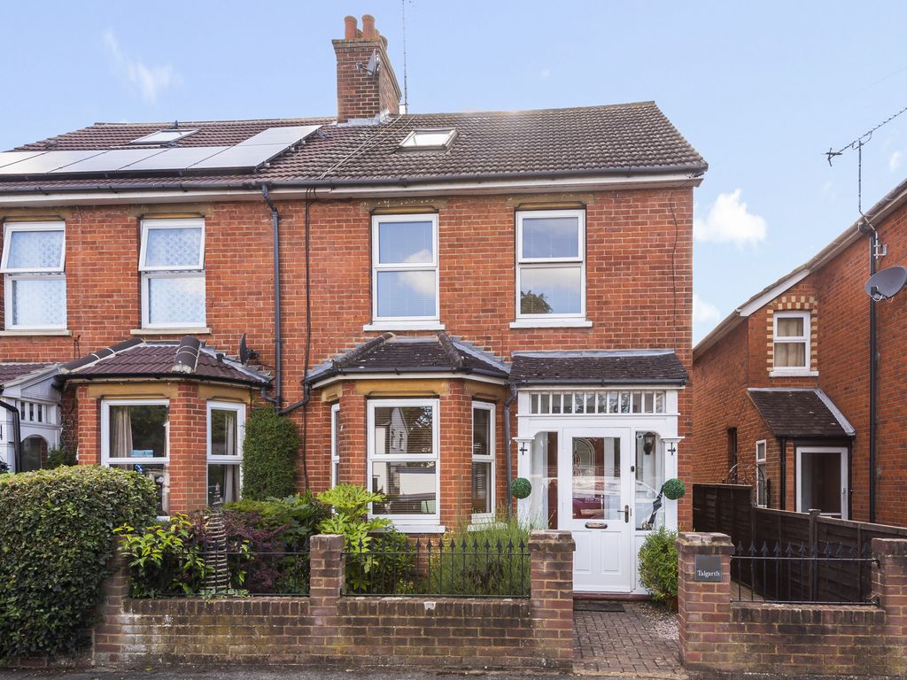 3 bed semidetached house for sale in Oxford Road, Farnborough GU14