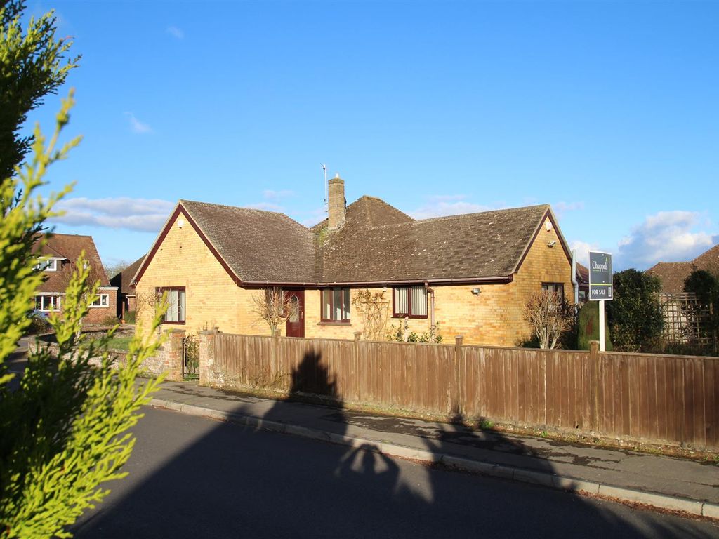 2 bed detached bungalow for sale in The Beeches, Lydiard Millicent