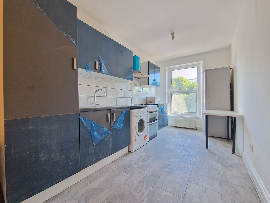 2 bed flat to rent in Mile End Road, Stepney Green, London E1 Zoopla