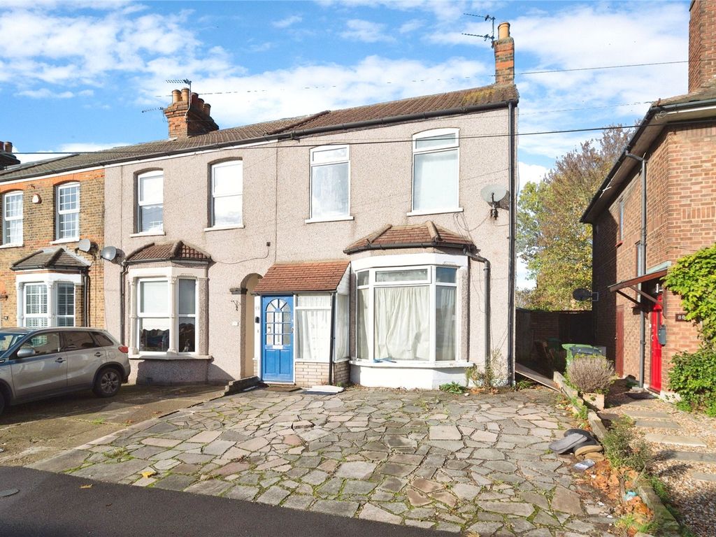 3 bed end terrace house for sale in Como Street, Romford RM7, £435,000