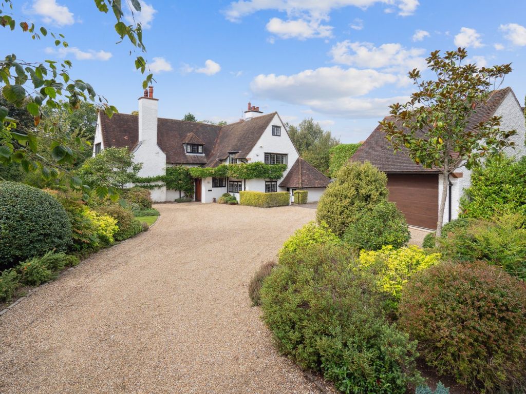 4 bed detached house for sale in The Ridgeway, Chalfont St Peter