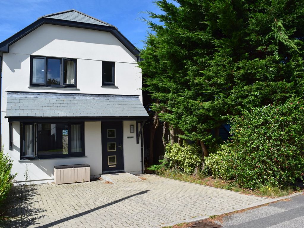 3 bed detached house for sale in Rosewarne Close, Camborne, Cornwall
