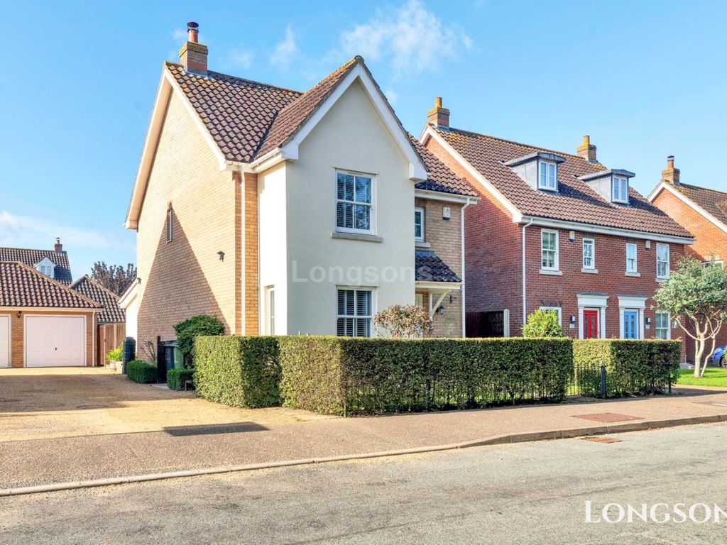 3 bed detached house for sale in Griston Road, Watton IP25, £325,000