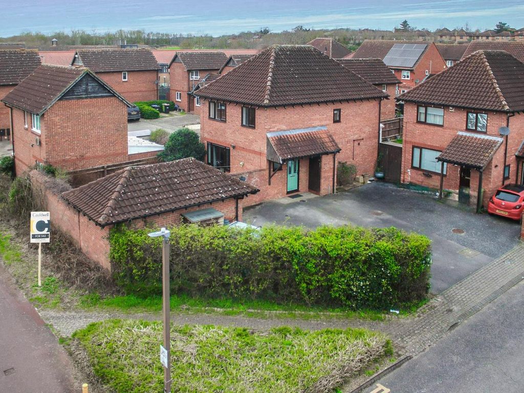 4 bed detached house for sale in Harebell Close, Walnut Tree, Milton