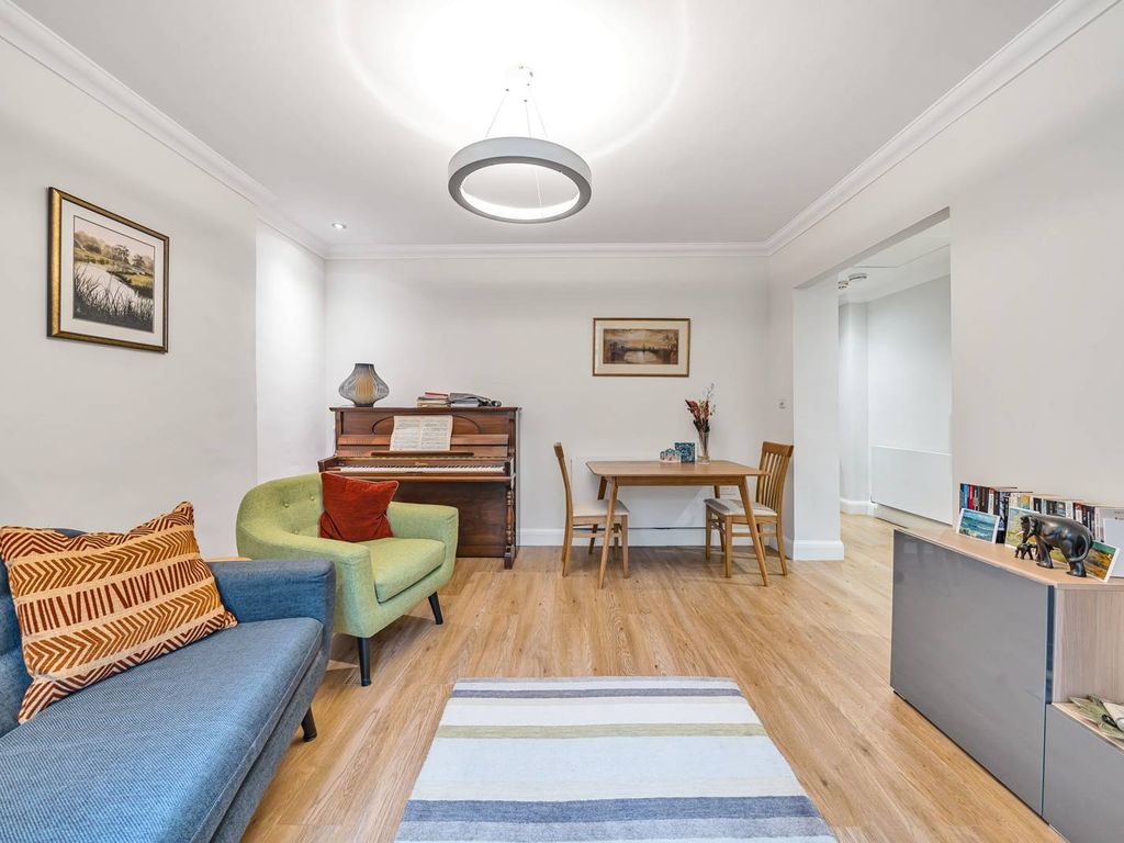 2 bed flat for sale in St Square, Pimlico, London SW1V, £