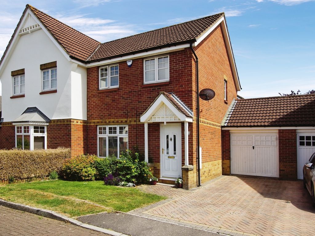 3 bed semidetached house for sale in Barn Close, Emersons Green