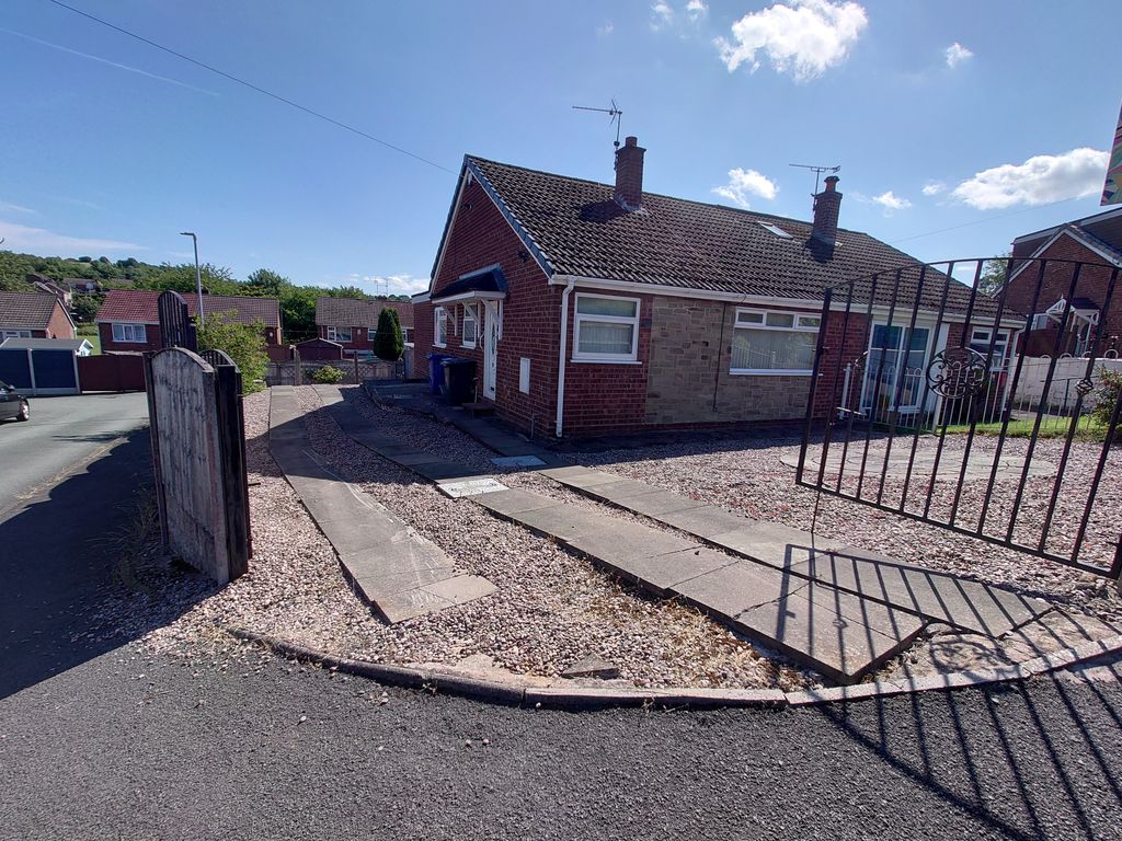 3 bed semidetached bungalow for sale in Everest Road, Kidsgrove, StokeOnTrent ST7, £149,000