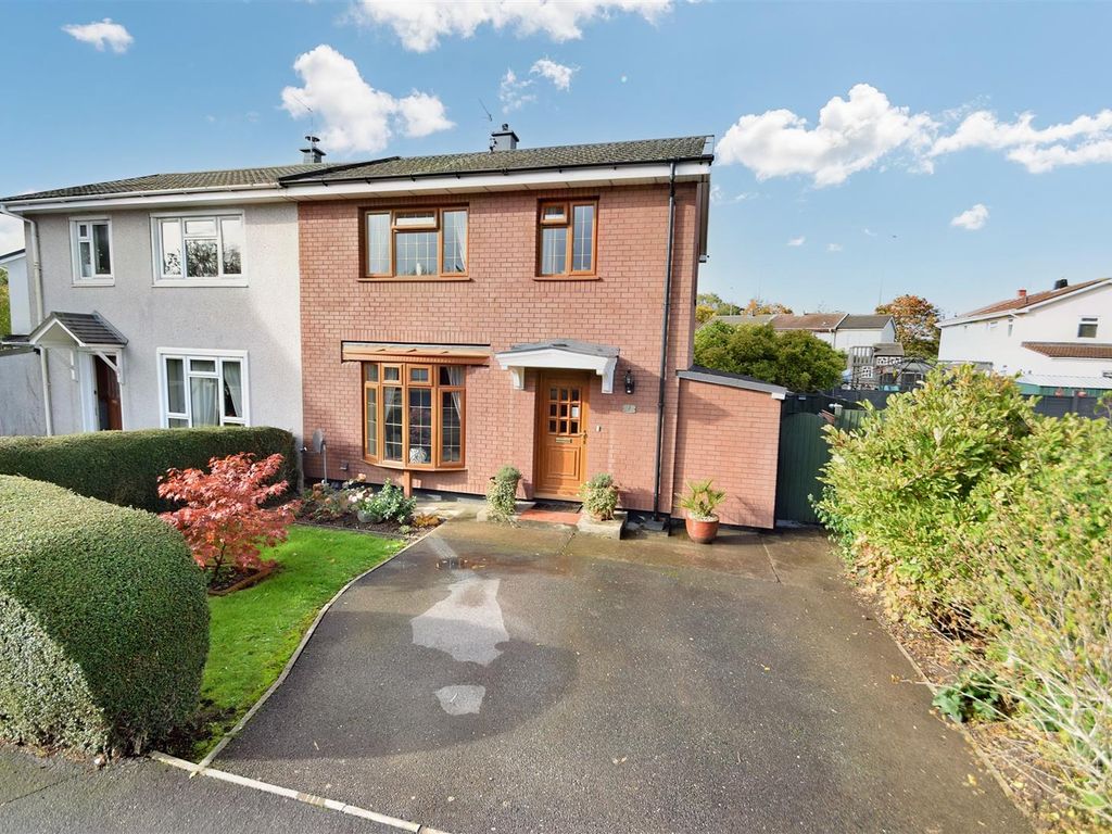 3 bed semidetached house for sale in Akeman Way, Bristol BS11, £