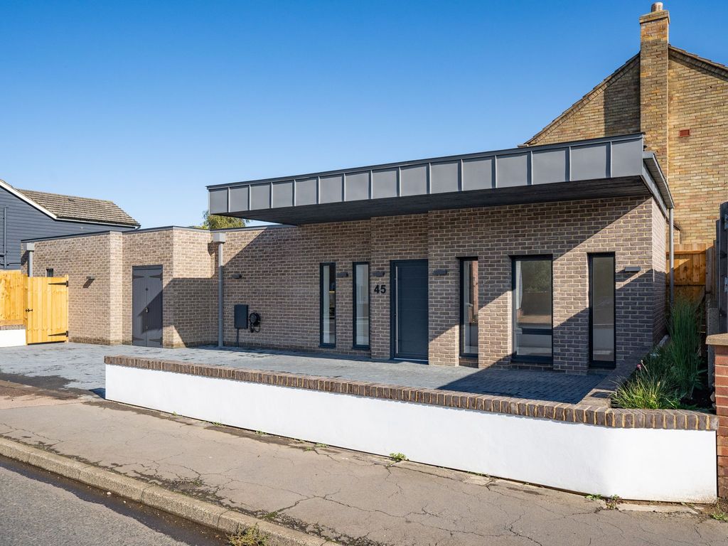 1 bed detached bungalow for sale in London Road, Stapleford CB22, £