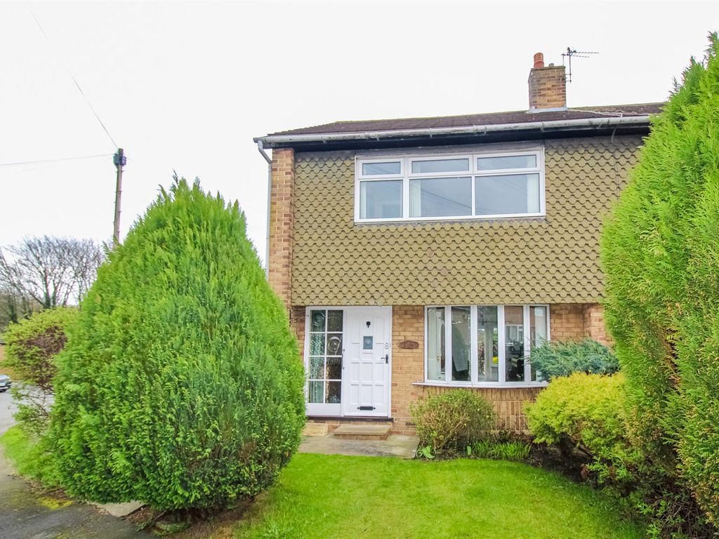 3 bed semidetached house for sale in Parkfield Drive, Ossett WF5, £