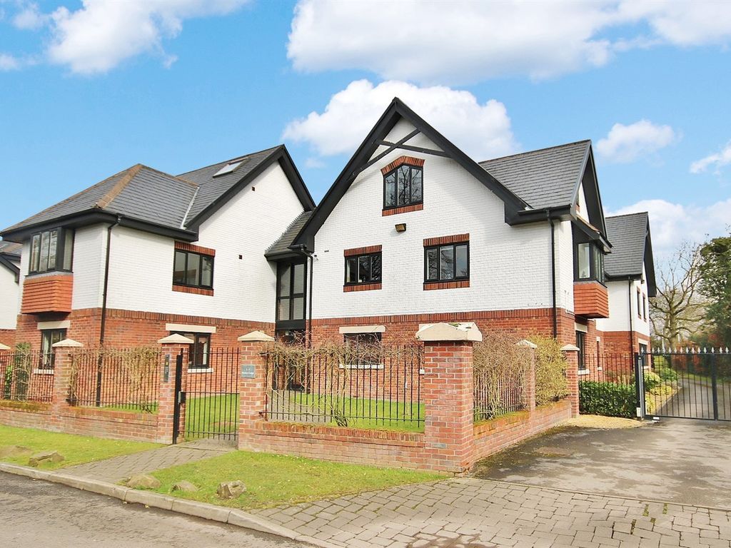 2 bed property for sale in Hunters Lodge, Hunters Close, Wilmslow SK9