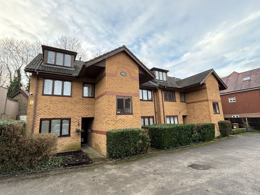 1 bed flat for sale in Flat 8 Howard House, 82 Holmesdale Road, Reigate