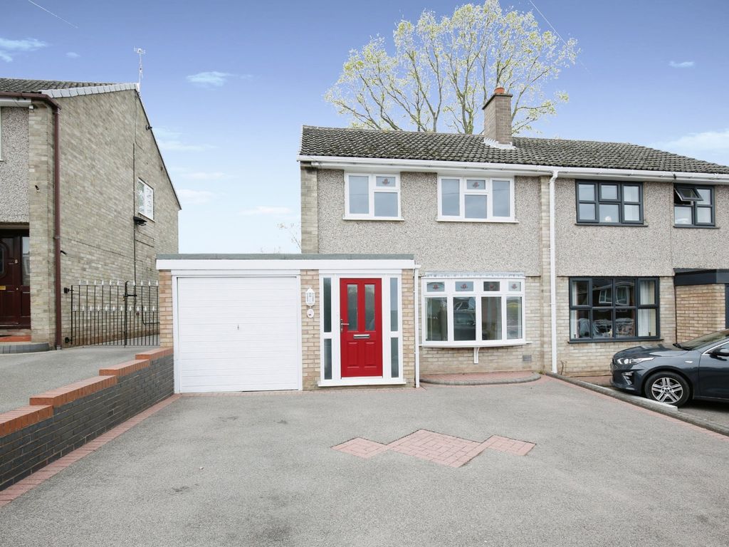 3 bed semidetached house to rent in St. Edithas Road, Polesworth