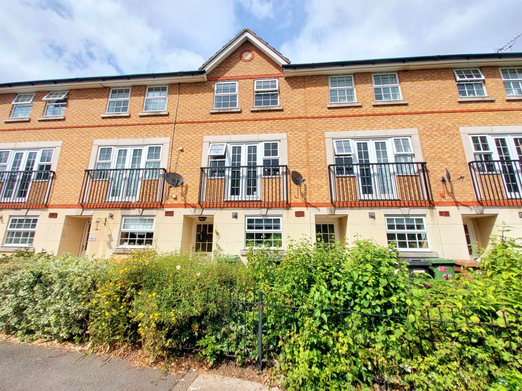 4 bed terraced house for sale in Lakeview Way, Hampton Hargate