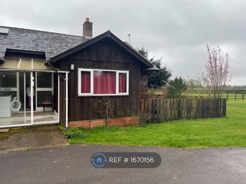 3 bed flat to rent in Kingwood House, Lambourn Woodlands, Hungerford