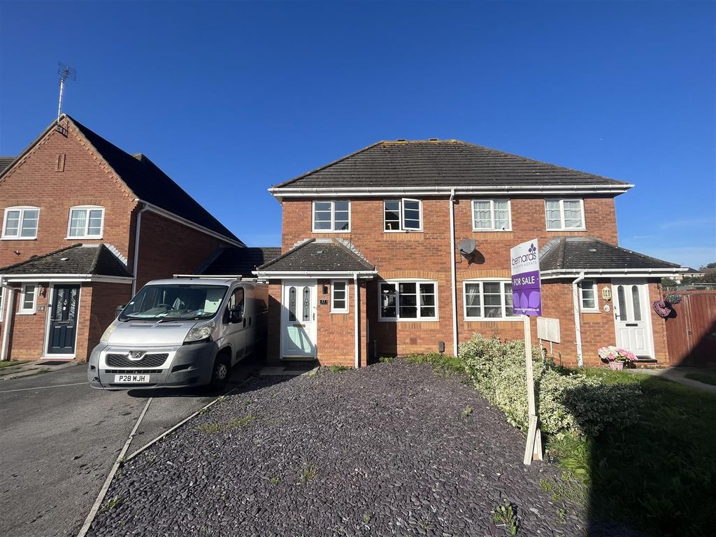 3 bed semidetached house for sale in The Moorings, Fareham PO16, £